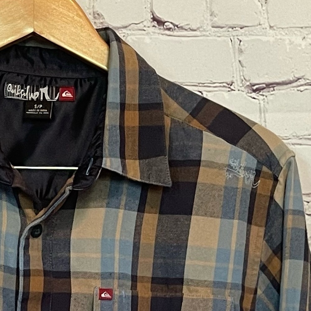 Quicksilver Plaid Button Down Long Sleeve Shirt size Small - Picture 6 of 7